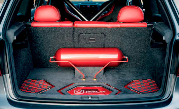 Bagged Stage 3 370bhp Volkswagen Golf GTI Mk5 gets the full works