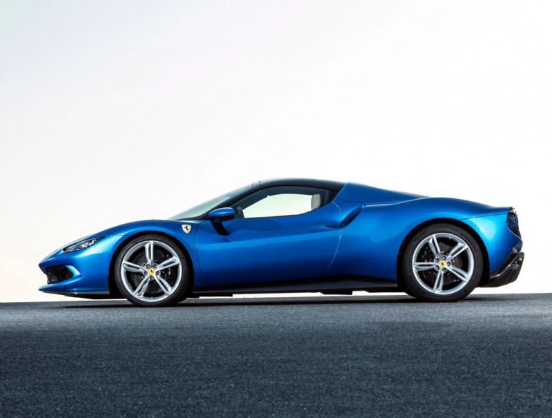 Road and track test 2023 Ferrari 296 GTS F171