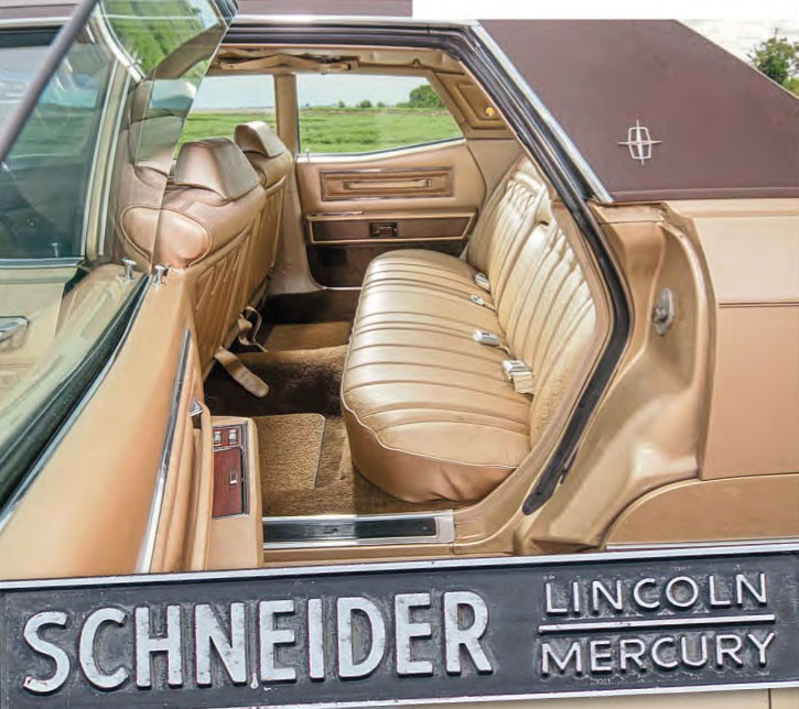1970 Lincoln Continental Mk5 - interior rear seats