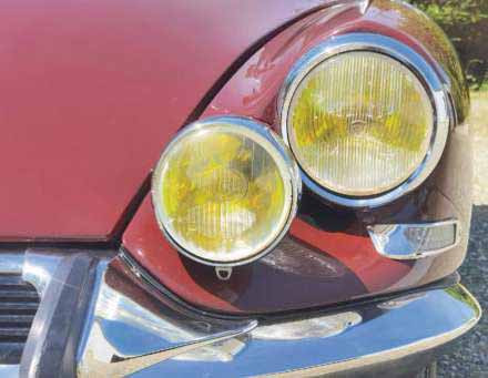 1967 Citroën DS21 Pallas - front lights