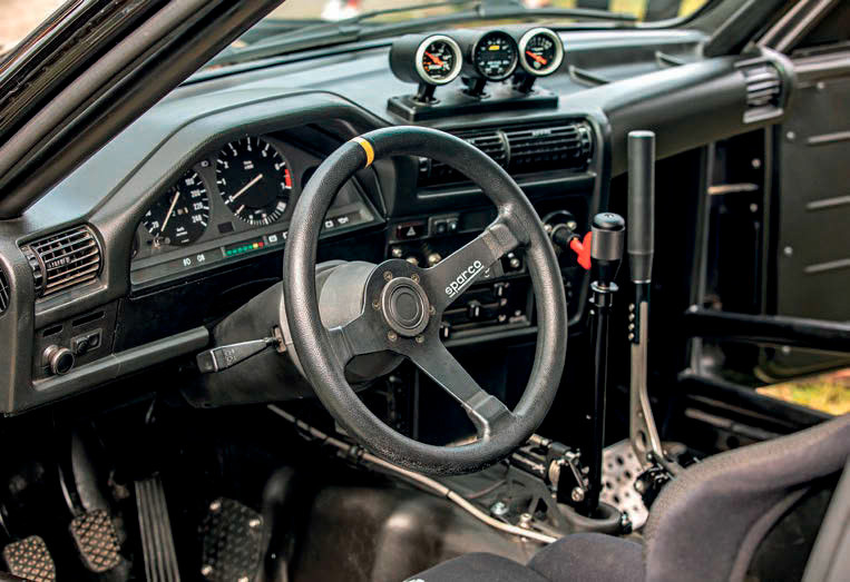 Incredible 1000hp and 200mph+ turbo M50 BMW E30 Coupe - interior