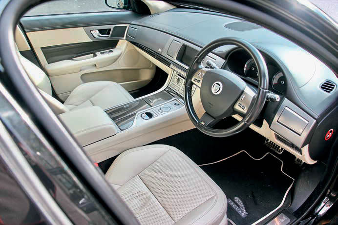 2011 Jaguar XFR Le Mans Edition X250 - interior