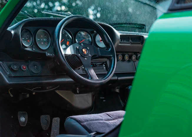 Viper Green Porsche 911 SC Outlaw - interior