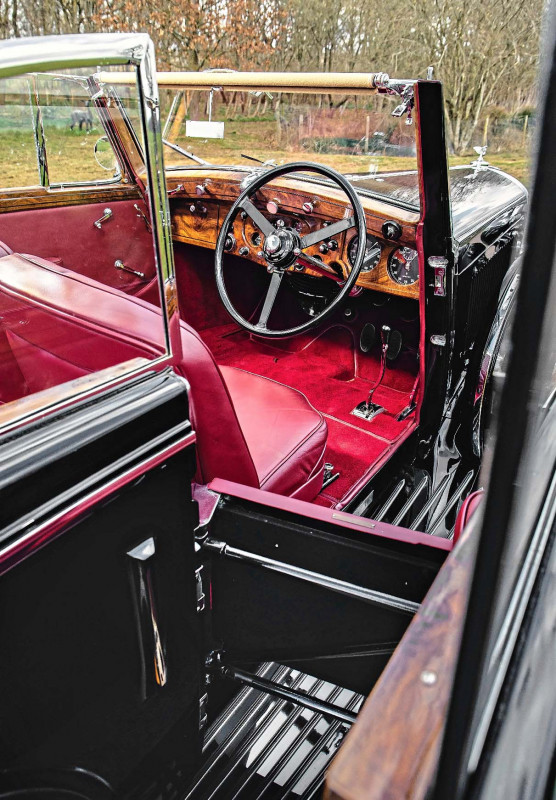 1937 Bentley 4¼ litre James Young DHC - interior