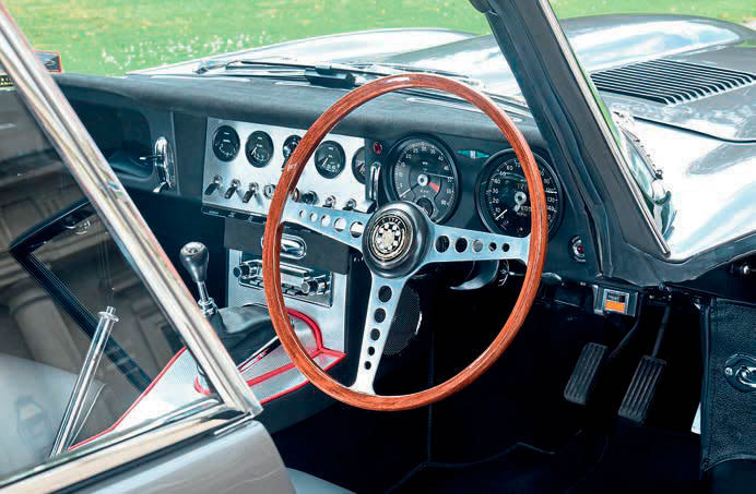 1962 Jaguar E-Type Series 1 - interior RHD manual gearbox