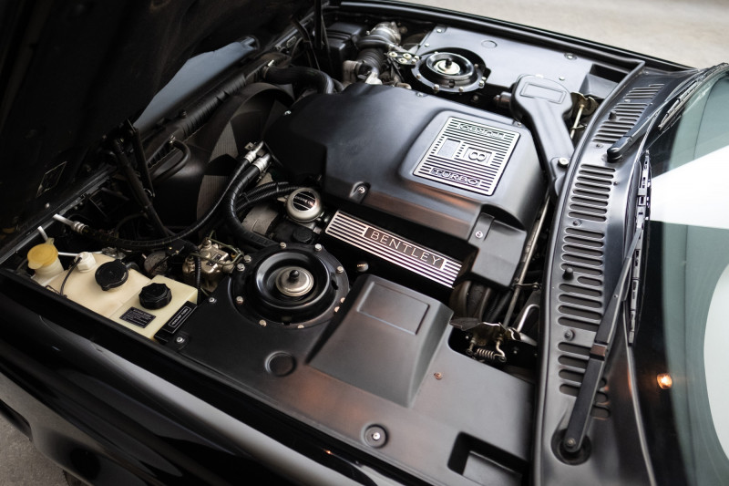 Bentley Continental R - engine
