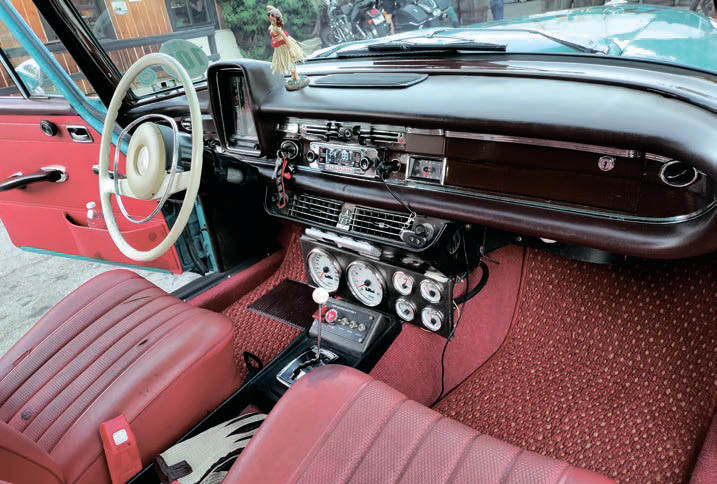 Muscle car fan Jeff Wu Rally lookalike 1960 Mercedes-Benz 230S W111 with 5.0 V8 - interior