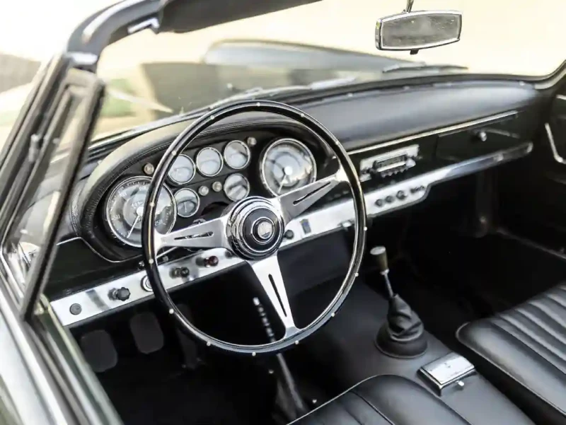 1961 Maserati 3500 GT Spyder Vignale - interior