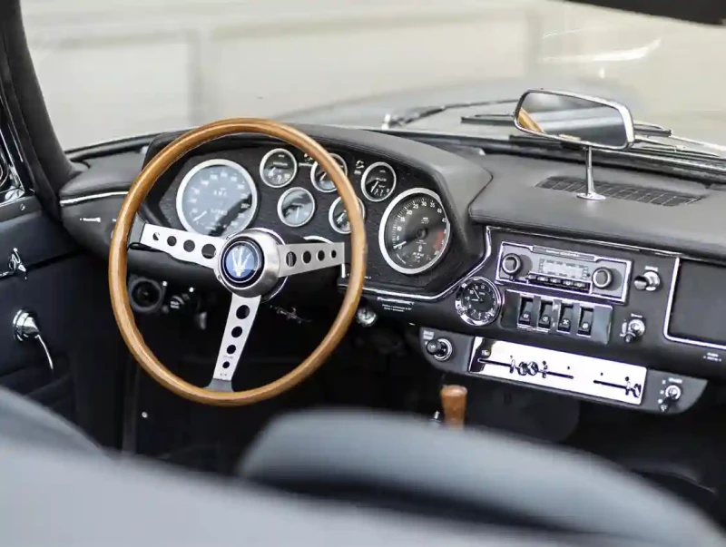 1965 Maserati Mistral 3700 Spyder - interior