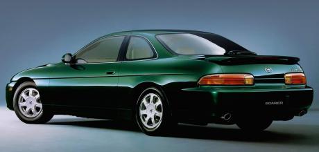 First production-series car with a reverse camera 1990 Toyota Soarer Limited