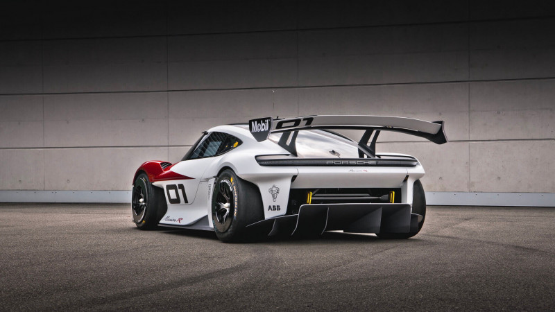 Porsche’s Mission R Concept is an 800 kW EV track monster that combines state-of-the-art technologies, sustainable materials and a passion for racing