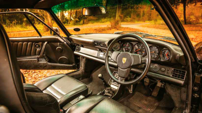 1989 Porsche 911 Turbo LE 930 - interior