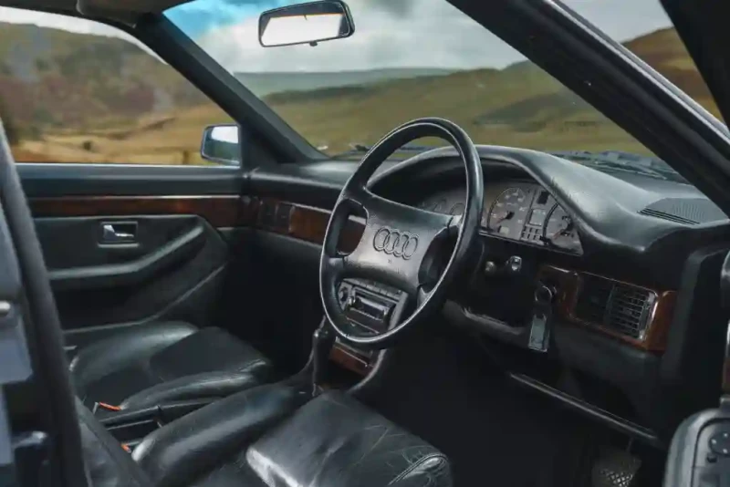 1988 Audi V8 Typ 4C - interior