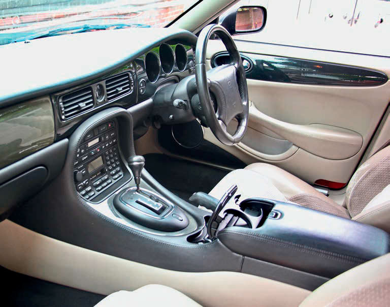 1998 Jaguar XJ8 3.2 Sport - interior