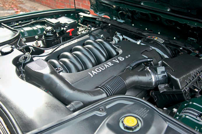 1998 Jaguar XJ8 3.2 Sport - engine V8