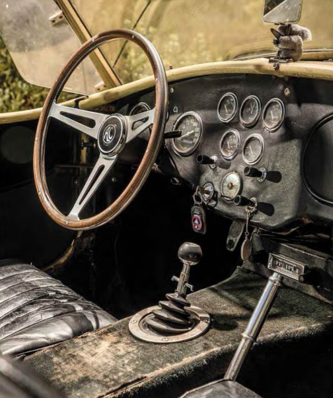1964 Shelby Cobra 289 - interior