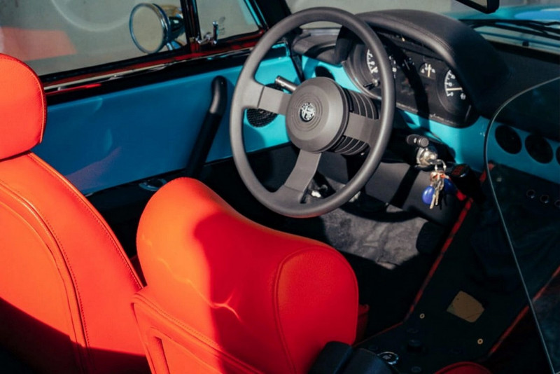 1992 Alfa-Romeo Spider Hybrid - interior