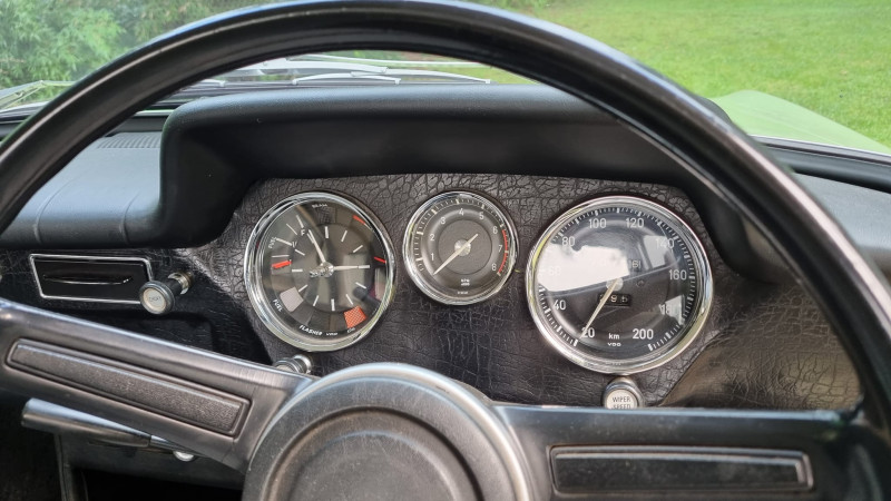 1974 BMW 2004 SA - interior dashboard