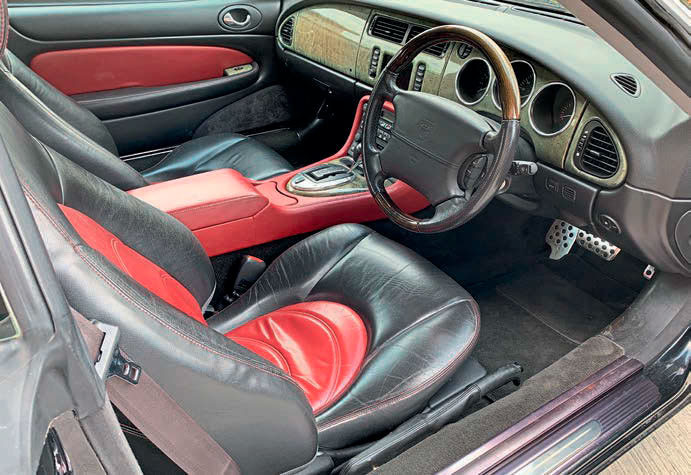 2004 Jaguar XKR 4.2 X100 - interior